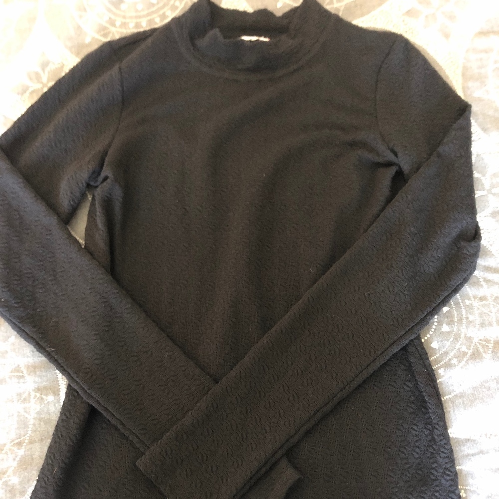 Long sleeve turtle neck textured shirt
